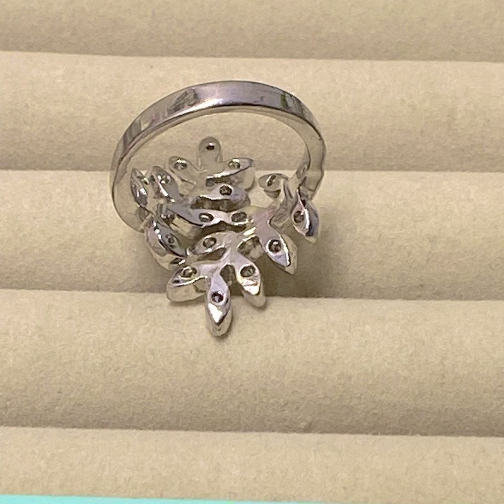 Cocktail Ring with Rhinestones   - Picture 3 of 3